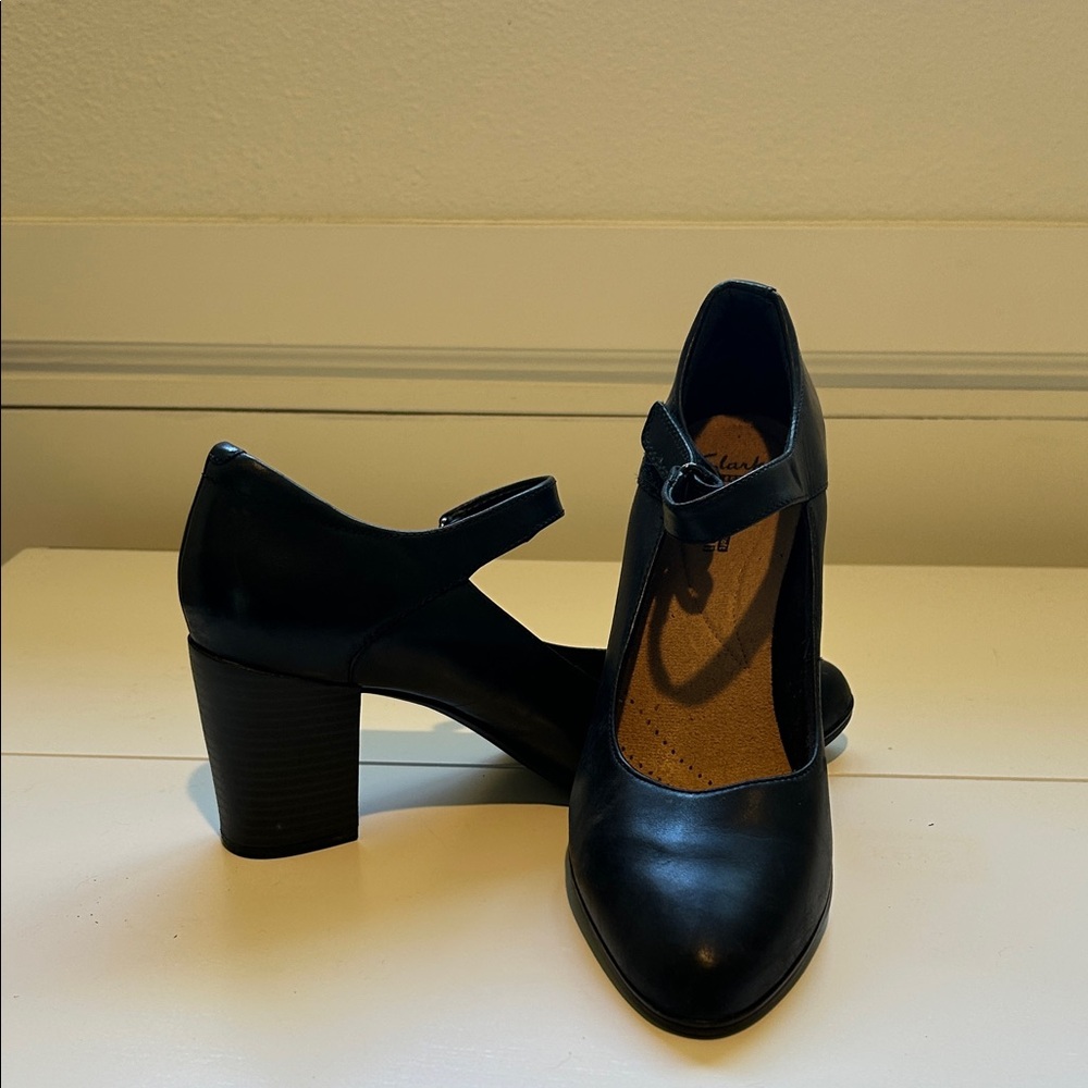 Clarks Black size 11 Women's Mary Jane Heels